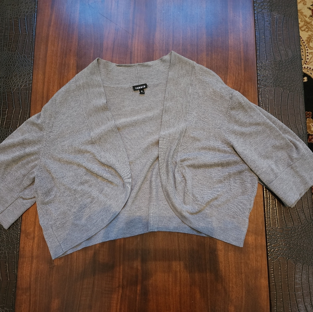 Torrid top size 4 gray